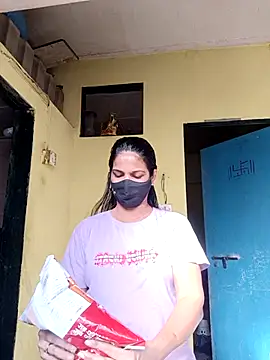 Snapshot of indianliza chatting on February 12, 4:23 am indianliza online show from February 12, 4:23 am