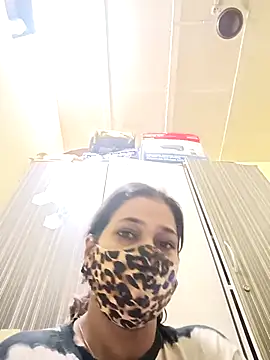 Snapshot of indianliza chatting on February 15, 3:42 am indianliza online show from February 15, 3:42 am