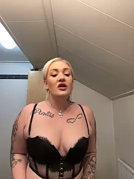 QueenOfFknBj online show from December 27, 10:26 pm