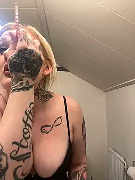 QueenOfFknBj online show from January 13, 3:47 pm