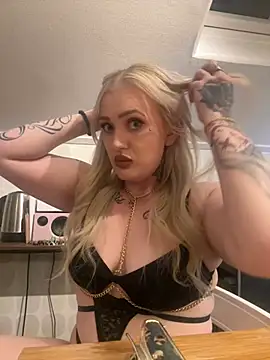 QueenOfFknBj online show from March 4, 7:11 pm