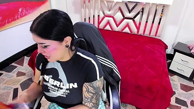 Snapshot of sara_winehouse1 chatting on July 28, 2:13 pm sara winehouse1 online show from July 28, 2:13 pm