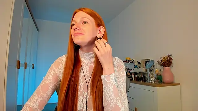 Snapshot of Aliceginger99 chatting on July 24, 1:31 pm Aliceginger99 online show from July 24, 1:31 pm