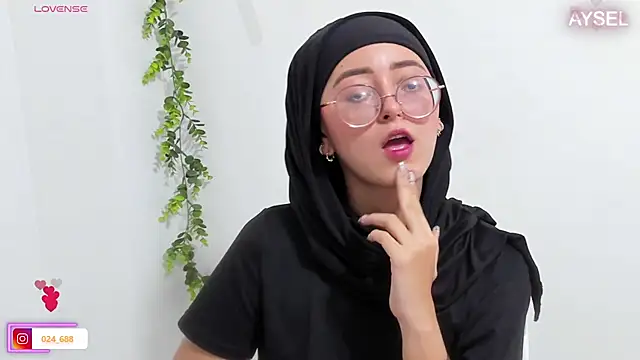 Snapshot of aysel_elid chatting on December 9, 9:05 pm aysel elid online show from December 9, 9:05 pm