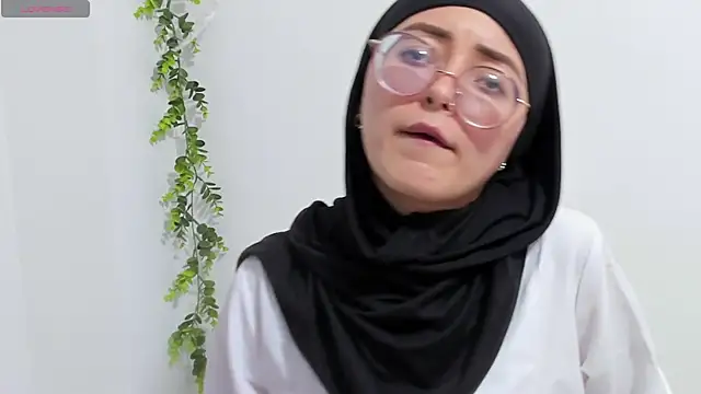 Snapshot of aysel_elid chatting on December 11, 11:00 pm aysel elid online show from December 11, 11:00 pm