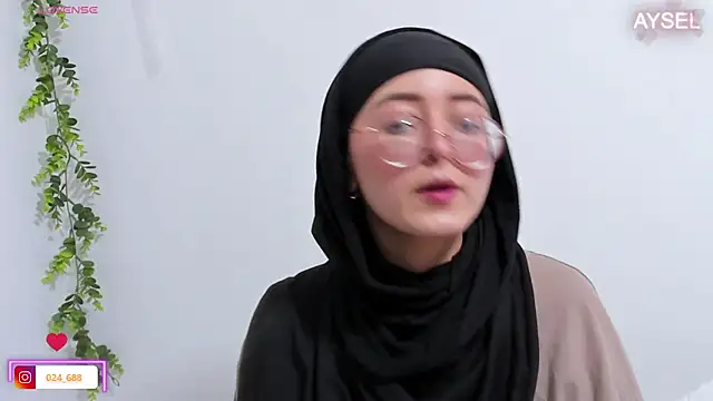 Snapshot of aysel_elid chatting on December 12, 10:42 pm aysel elid online show from December 12, 10:42 pm