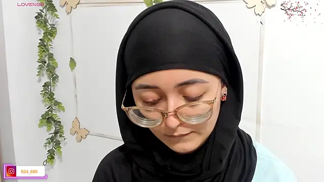 aysel elid online show from April 18, 10:10 pm