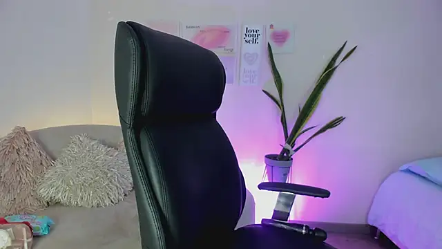 ChloeHarper  online show from March 3, 4:14 pm