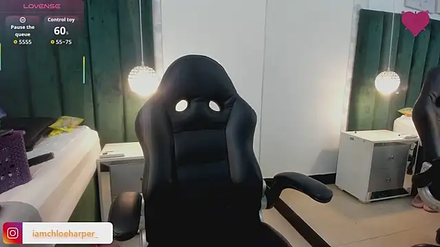 ChloeHarper  online show from September 13, 11:54 am