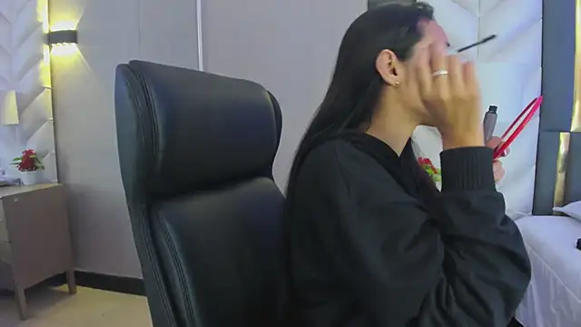 ChloeHarper  online show from February 28, 11:33 am