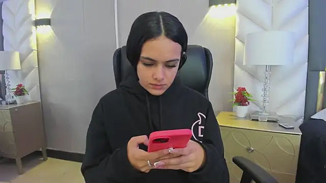 ChloeHarper  online show from March 25, 11:49 am