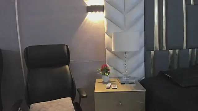 ChloeHarper  online show from April 7, 11:32 am