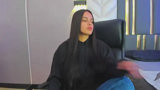 Snapshot of ChloeHarper_ chatting on April 22, 11:34 am ChloeHarper online show from April 22, 11:34 am