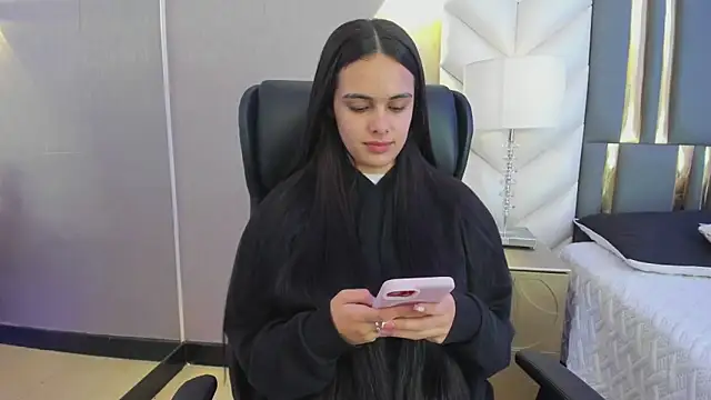 Snapshot of ChloeHarper_ chatting on June 4, 11:49 am ChloeHarper online show from June 4, 11:49 am