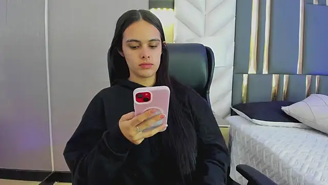 Snapshot of ChloeHarper_ chatting on June 5, 1:28 pm ChloeHarper online show from June 5, 1:28 pm