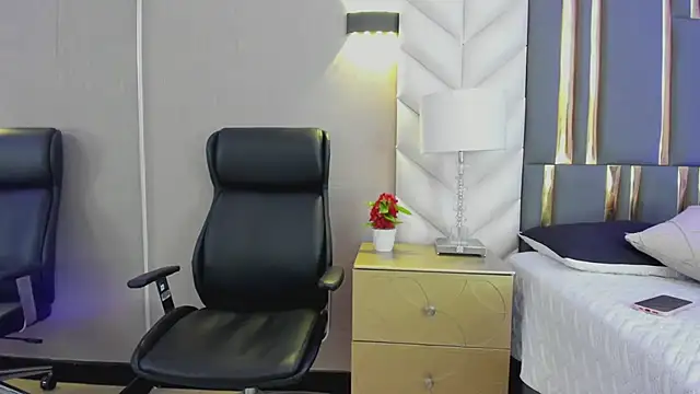 Snapshot of ChloeHarper_ chatting on June 6, 11:48 am ChloeHarper online show from June 6, 11:48 am
