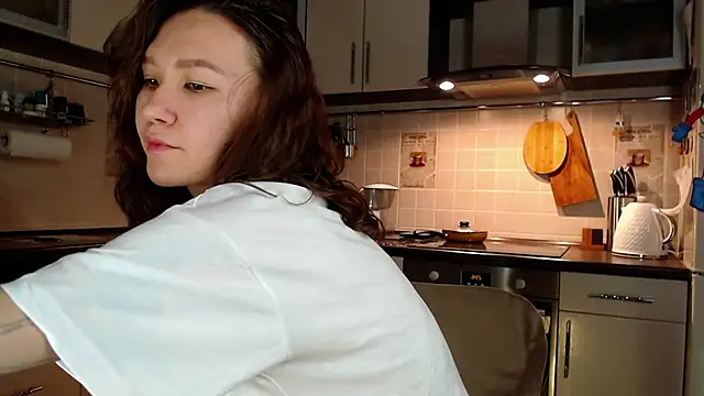 Kelly Yon online show from December 28, 8:47 pm