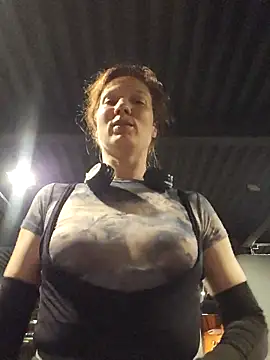 Snapshot of Exhibitionsplit chatting on September 21, 9:38 pm Exhibitionsplit online show from September 21, 9:38 pm