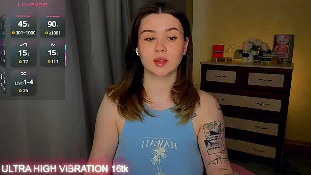 Snapshot of cutie_mili chatting on May 15, 9:49 am cutie mili online show from May 15, 9:49 am