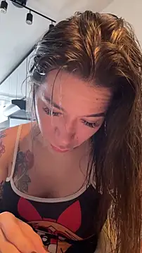 Snapshot of sweet_karinpaz777 chatting on May 22, 9:20 pm sweet karinpaz777 online show from May 22, 9:20 pm