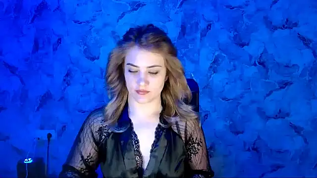 Snapshot of nika_gold1 chatting on April 15, 12:01 pm nika gold1 online show from April 15, 12:01 pm
