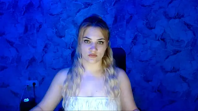 Snapshot of nika_gold1 chatting on May 13, 6:38 pm nika gold1 online show from May 13, 6:38 pm