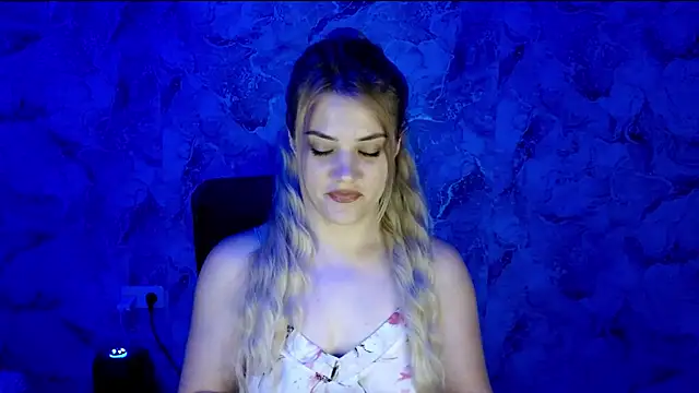 Snapshot of nika_gold1 chatting on May 23, 5:28 pm nika gold1 online show from May 23, 5:28 pm