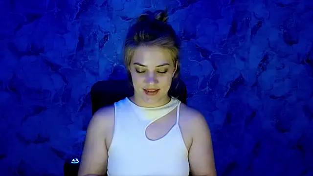 Snapshot of nika_gold1 chatting on June 6, 7:07 pm nika gold1 online show from June 6, 7:07 pm