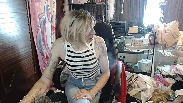 Ombeline1 online show from October 31, 11:55 am