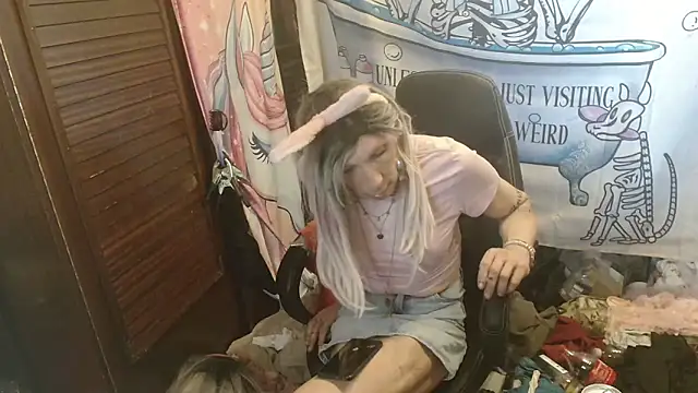 Ombeline1 online show from April 7, 12:05 pm