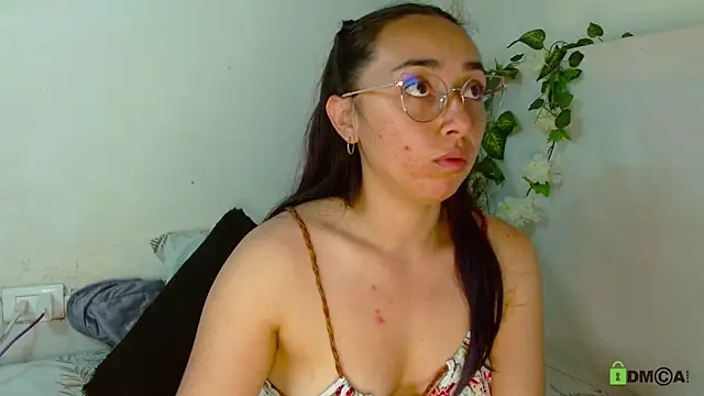 Snapshot of Hot_Candy_ chatting on April 29, 1:43 am Hot Candy online show from April 29, 1:43 am