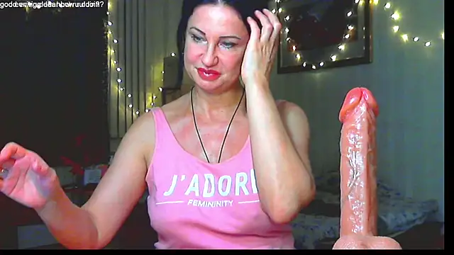 Snapshot of hornymommy69_ chatting on December 21, 9:15 pm hornymommy69 online show from December 21, 9:15 pm