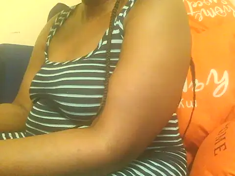 Snapshot of Sexy_Riri chatting on October 3, 10:29 pm Sexy Riri online show from October 3, 10:29 pm