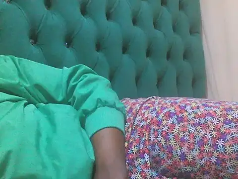 Snapshot of Sexy_Riri chatting on October 7, 1:41 pm Sexy Riri online show from October 7, 1:41 pm