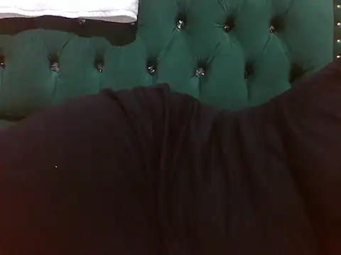 Snapshot of Sexy_Riri chatting on April 23, 8:13 am Sexy Riri online show from April 23, 8:13 am