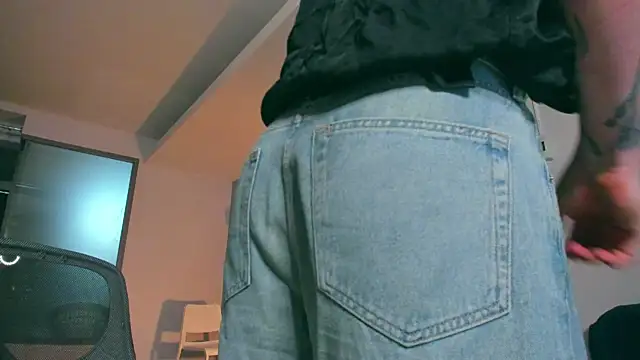 Samuel Andrew online show from November 8, 4:23 am