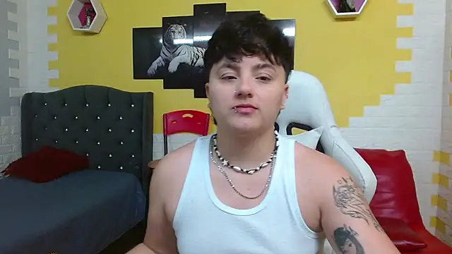 isabeautyx19 online show from April 15, 8:20 pm