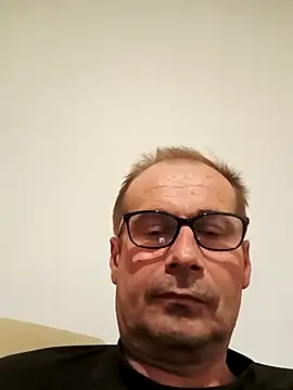 Snapshot of gendos777 chatting on October 13, 10:32 pm gendos777 online show from October 13, 10:32 pm