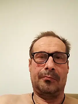 Snapshot of gendos777 chatting on November 9, 11:47 pm gendos777 online show from November 9, 11:47 pm