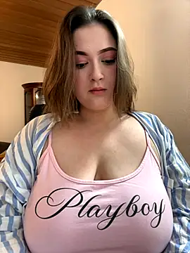 Snapshot of Kamilla_Loop chatting on November 26, 9:05 pm Kamilla Loop online show from November 26, 9:05 pm