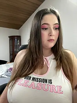 Snapshot of Kamilla_Loop chatting on February 17, 12:40 am Kamilla Loop online show from February 17, 12:40 am