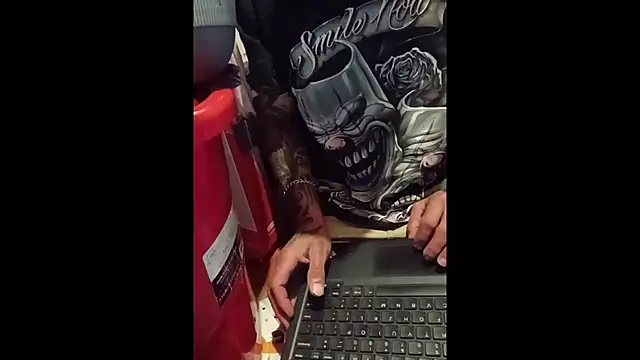 Snapshot of Babyboyy803 chatting on April 2, 2:37 pm Babyboyy803 online show from April 2, 2:37 pm