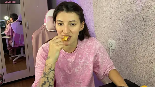 Snapshot of Katrin__kiss chatting on January 23, 8:35 pm Katrin kiss online show from January 23, 8:35 pm