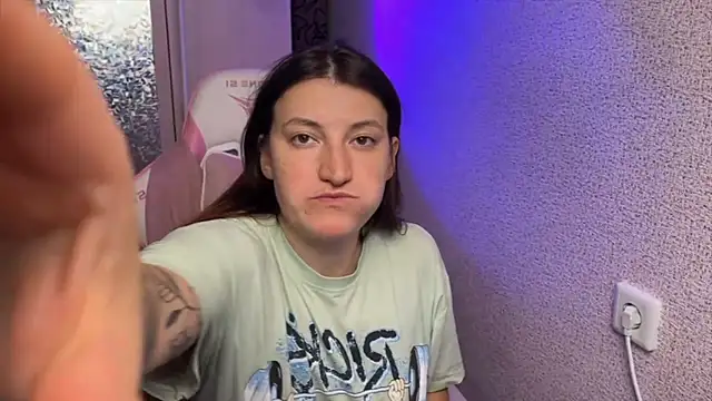 Snapshot of Katrin__kiss chatting on April 22, 3:24 pm Katrin kiss online show from April 22, 3:24 pm