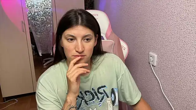 Snapshot of Katrin__kiss chatting on April 26, 6:05 pm Katrin kiss online show from April 26, 6:05 pm