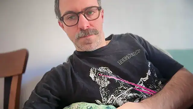 Snapshot of Brianjonest chatting on April 6, 9:54 am Brianjonest online show from April 6, 9:54 am