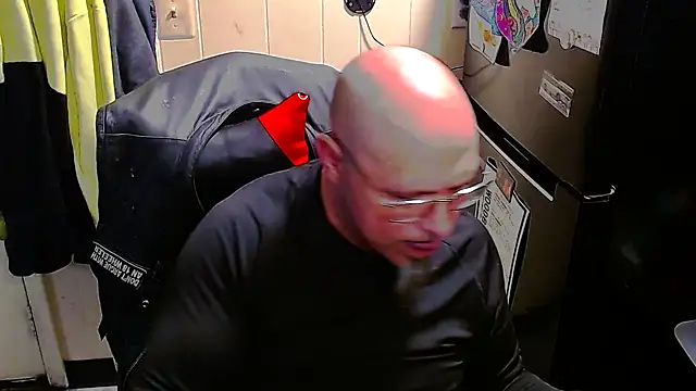 KrazyLegz online show from November 28, 9:06 pm