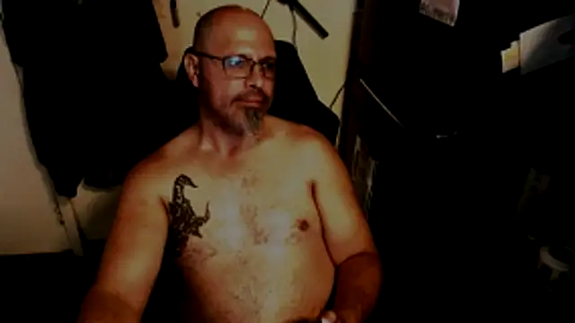 Snapshot of KrazyLegz chatting on May 22, 4:56 pm KrazyLegz online show from May 22, 4:56 pm