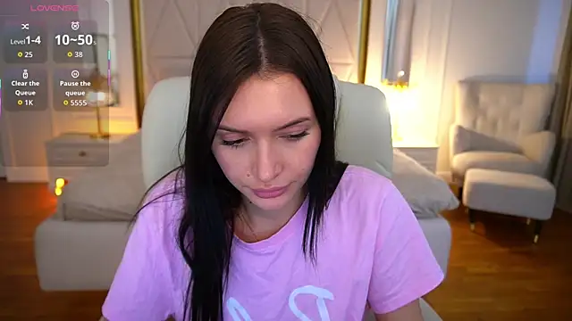 Snapshot of MilaSecrett chatting on April 27, 1:20 pm MilaSecrett online show from April 27, 1:20 pm