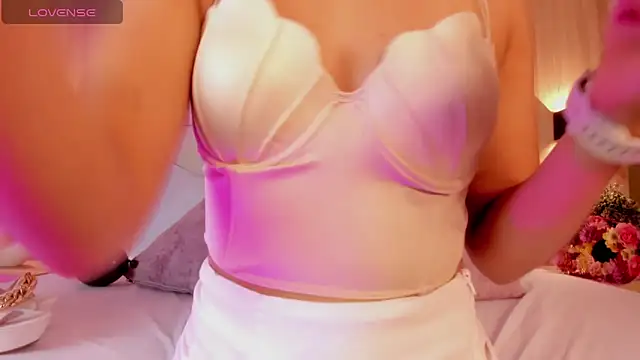 bella1207 online show from March 6, 7:32 pm